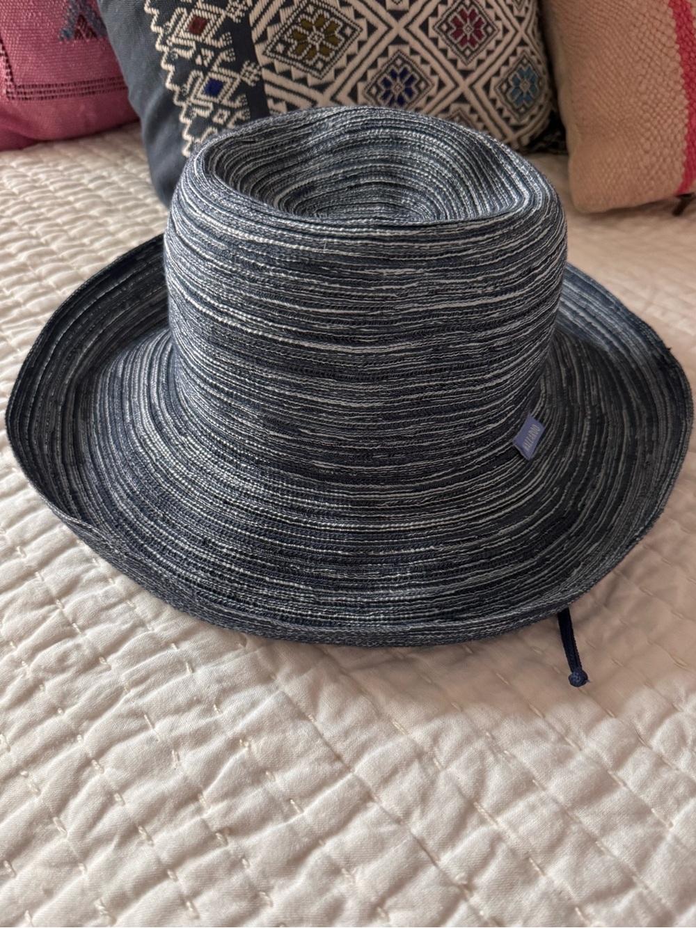 Wallaroo hat, like new